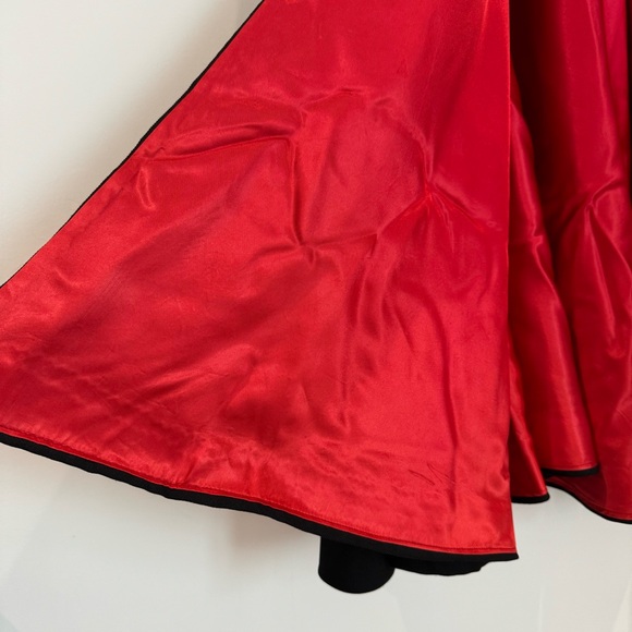 Vampire Cape DELUXE - Picture 3 of 4